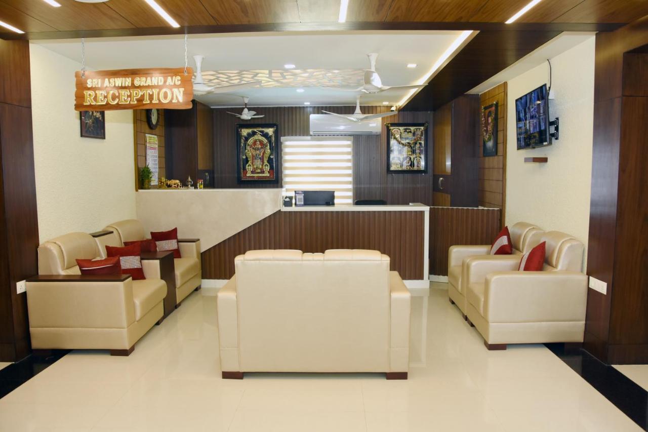 ホテル Sri Aswin Grand Nāmakkal エクステリア 写真