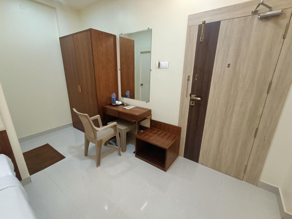 ホテル Sri Aswin Grand Nāmakkal エクステリア 写真